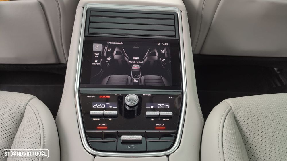 Porsche Panamera 4 E-Hybrid - 22