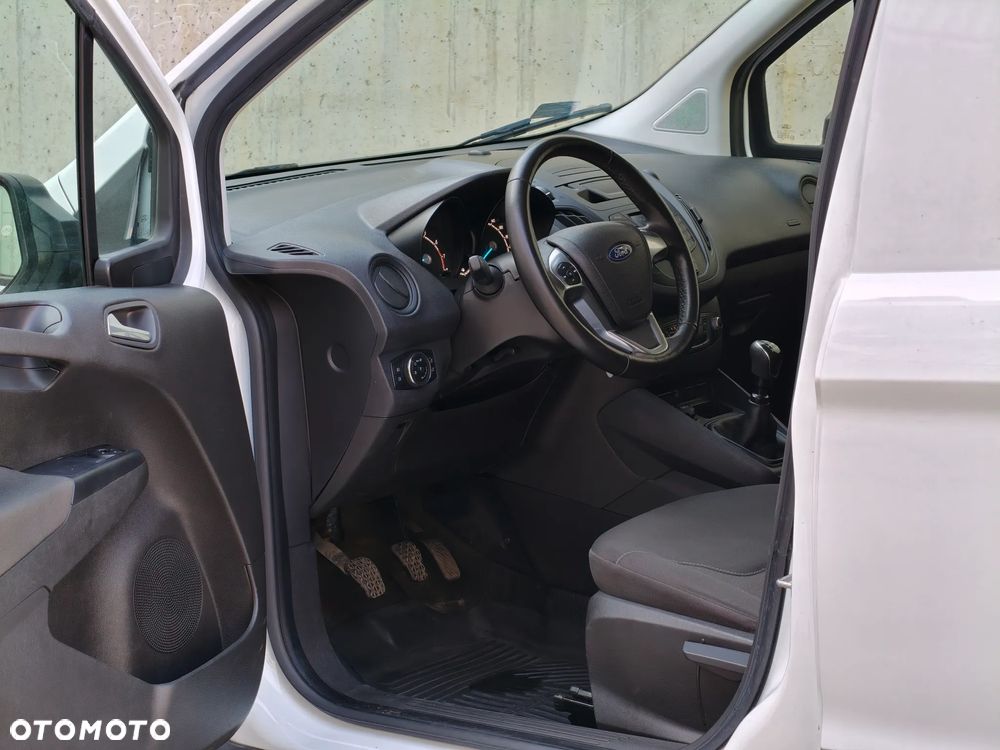 Ford Transit Courier - 20
