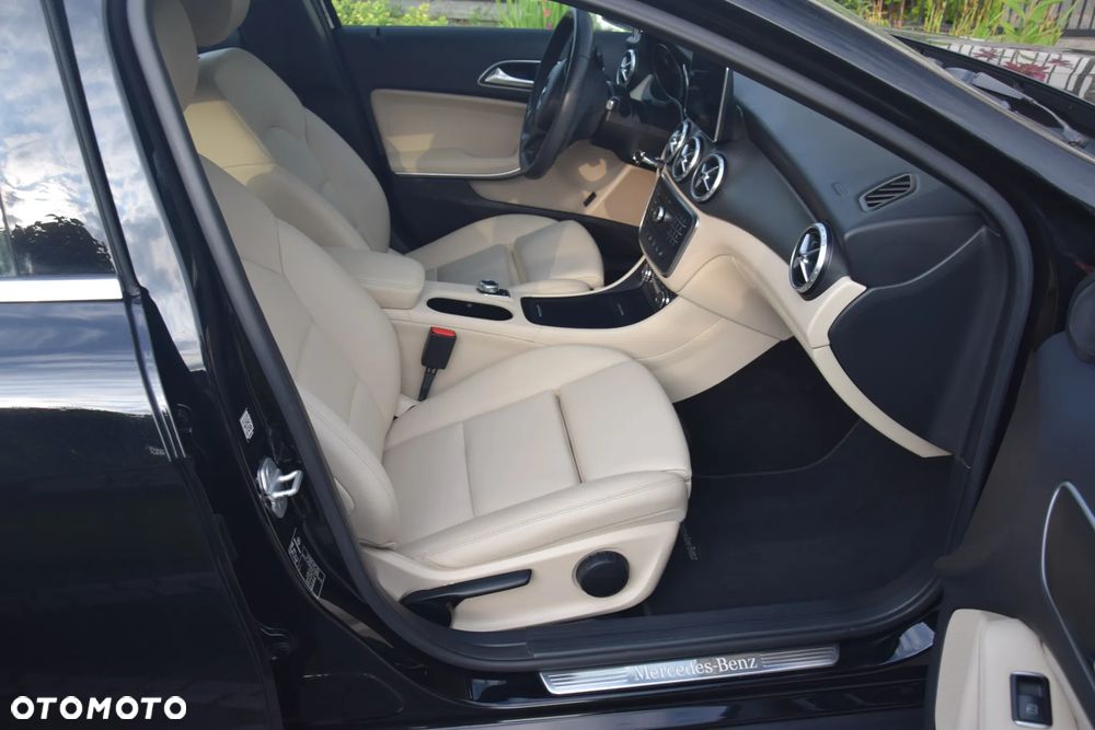 Mercedes-Benz GLA 200 7G-DCT Urban - 6