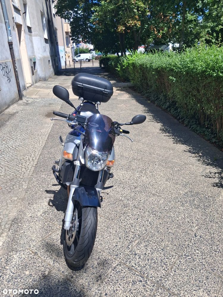 Suzuki GSR - 4