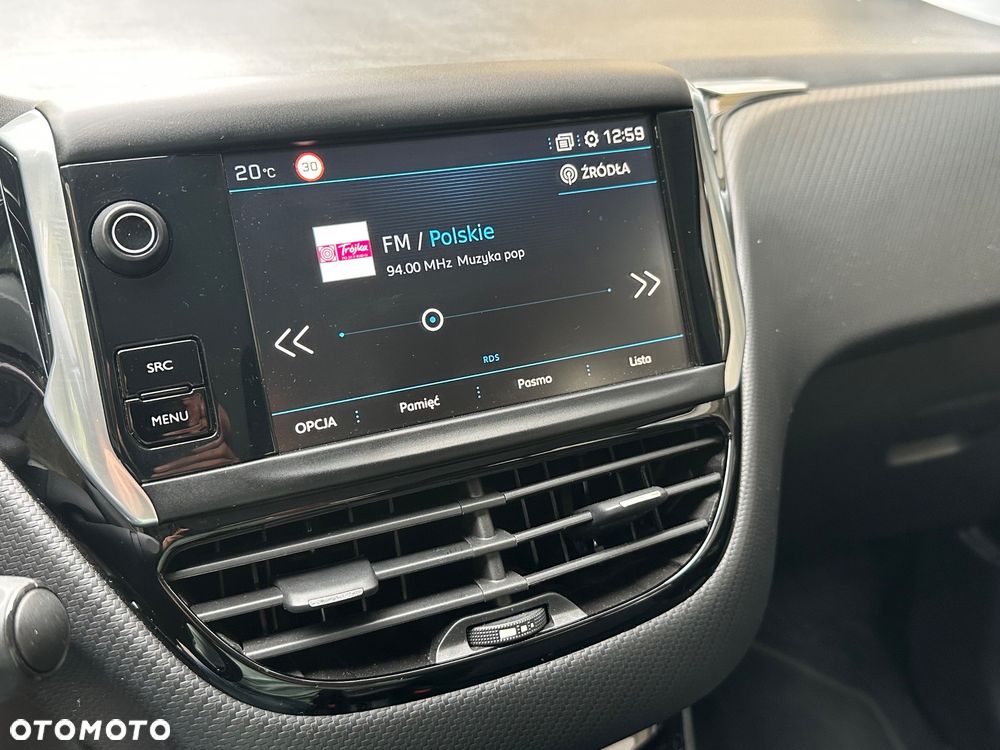 Peugeot 208 - 25
