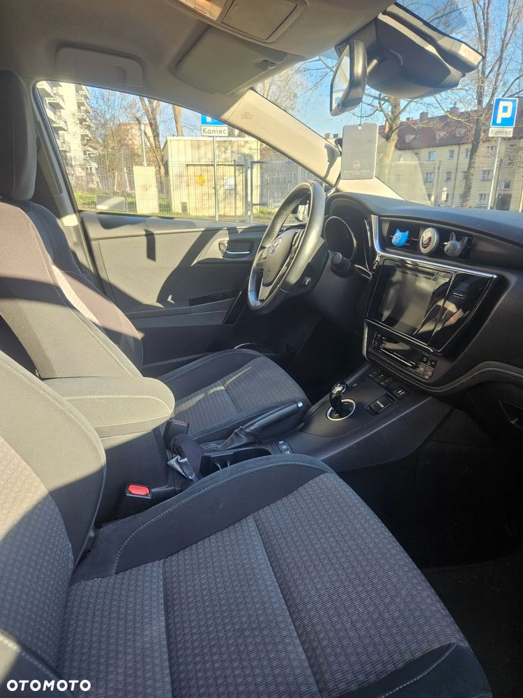 Toyota Auris Hybrid 135 Prestige - 12