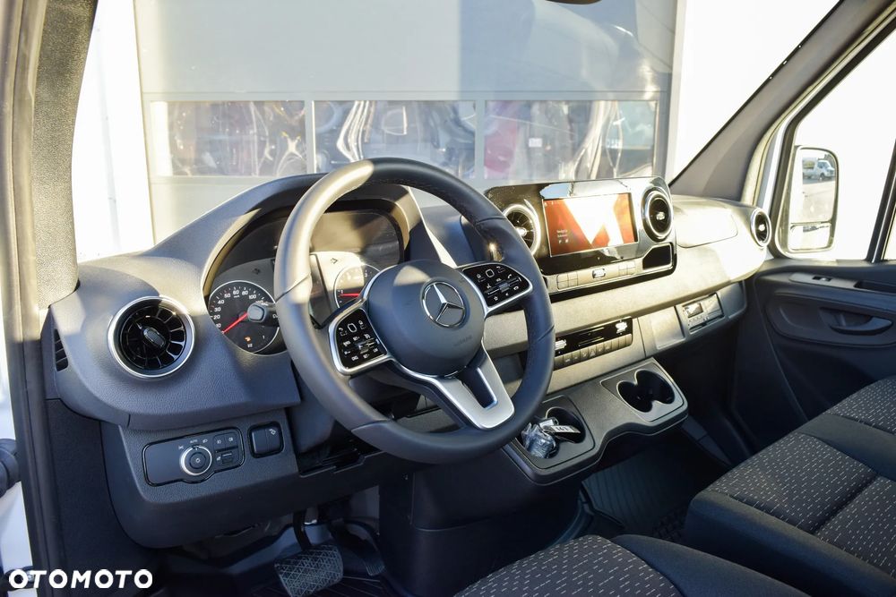 Mercedes-Benz Sprinter 319 - 15