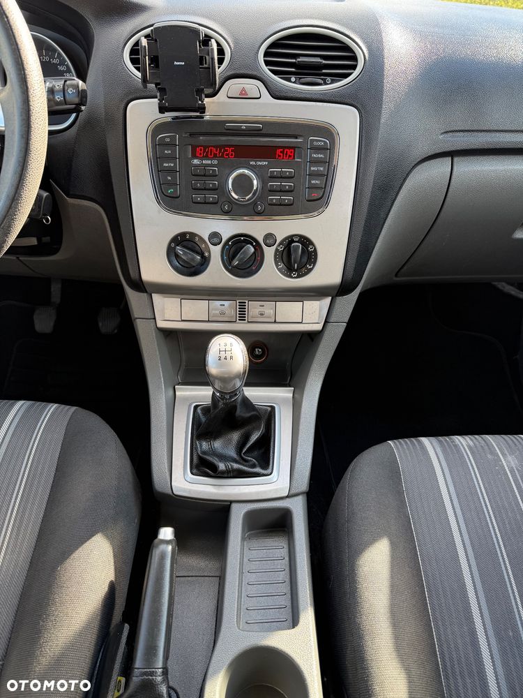 Ford Focus 1.6 16V Style - 11