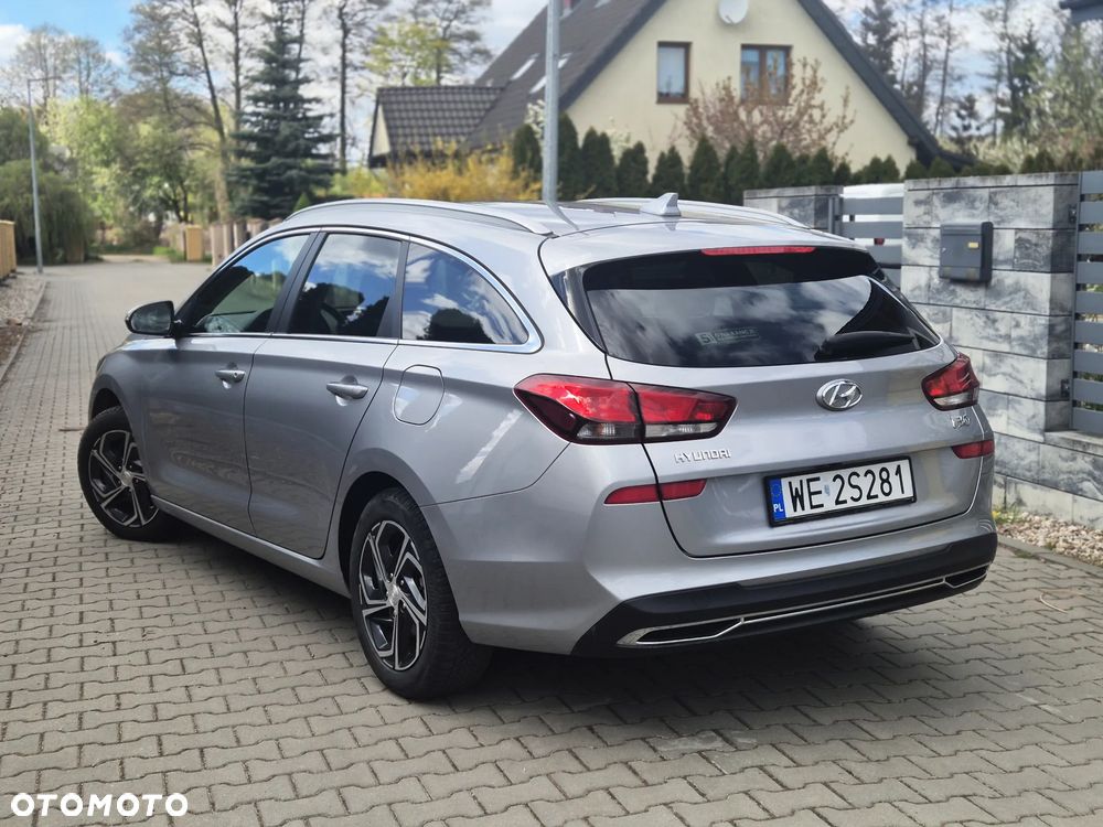 Hyundai i30 1.6 D Comfort DCT - 4