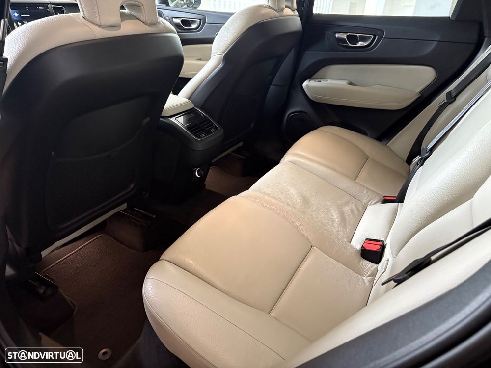 Volvo XC 60 2.0 D4 Inscription AWD Geartronic - 20