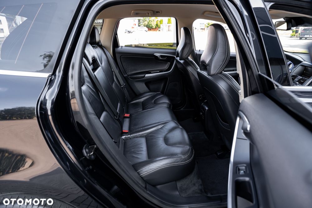 Volvo XC 60 D4 AWD Geartronic RDesign - 22