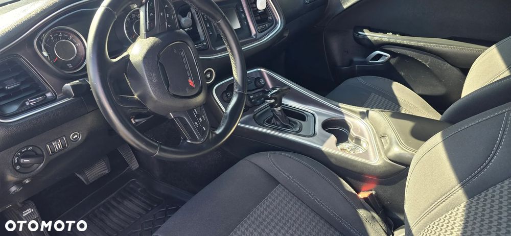 Dodge Challenger - 4