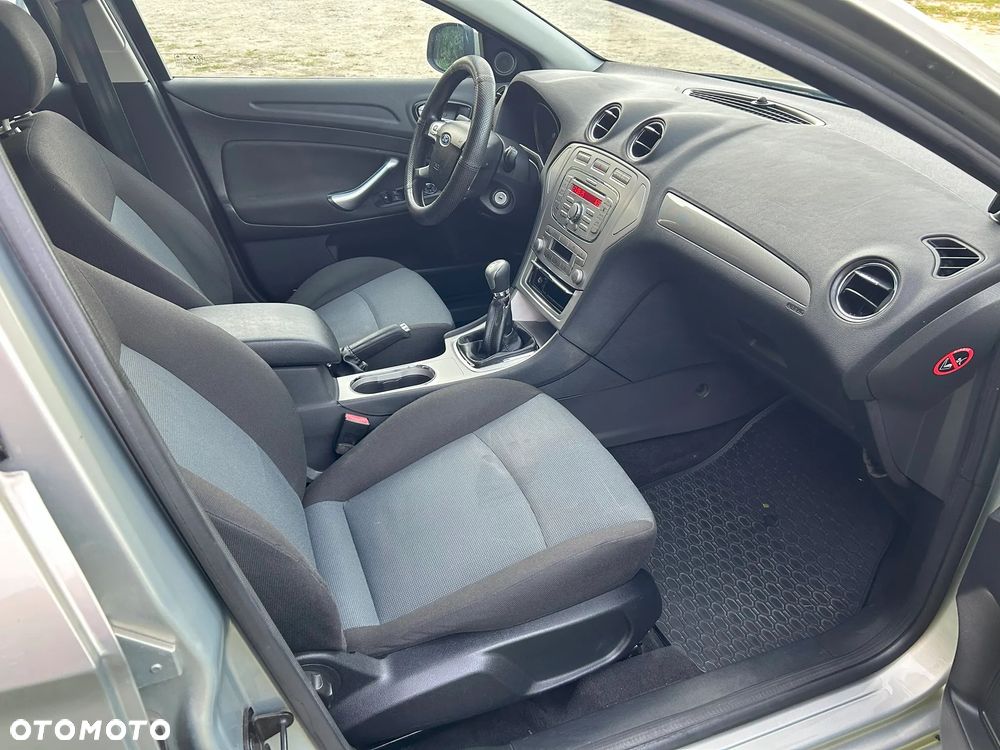 Ford Mondeo 1.6 Ambiente - 13