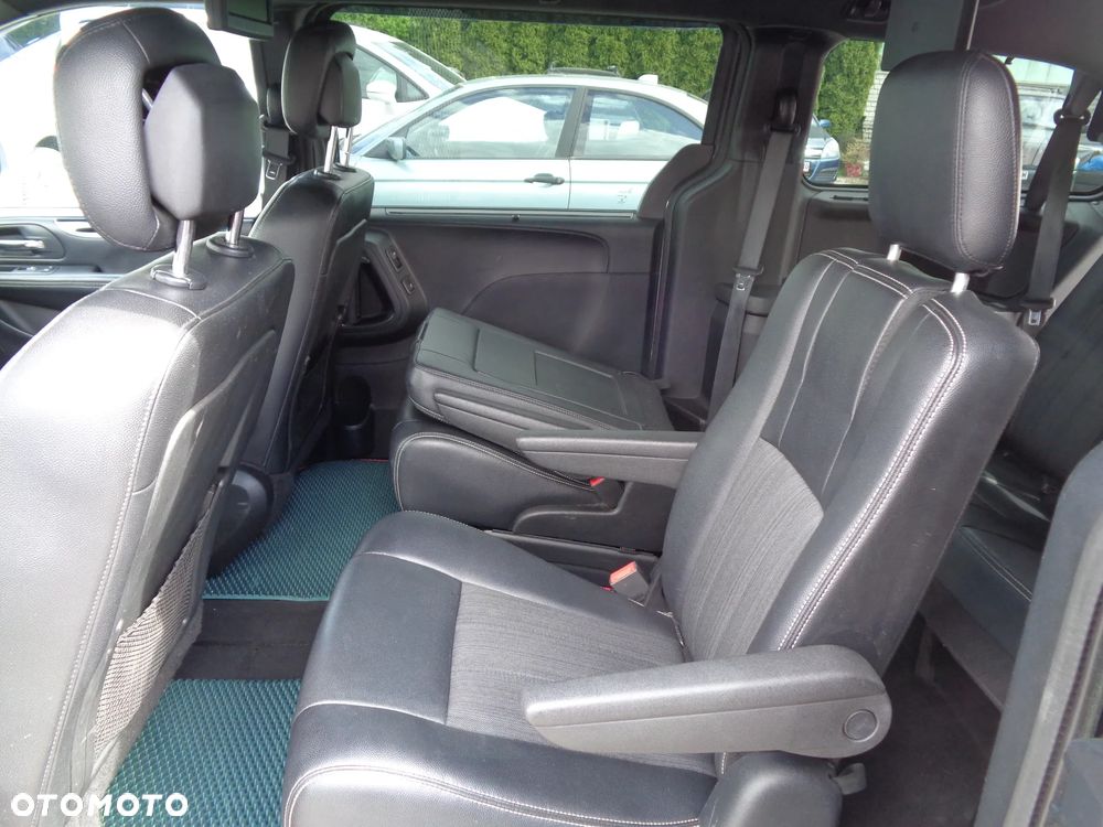 Chrysler Town & Country 3.6 Limited - 17
