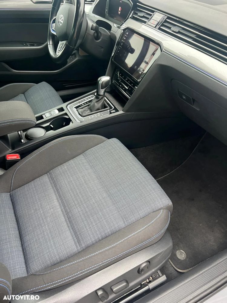 Volkswagen Passat GTE - 32