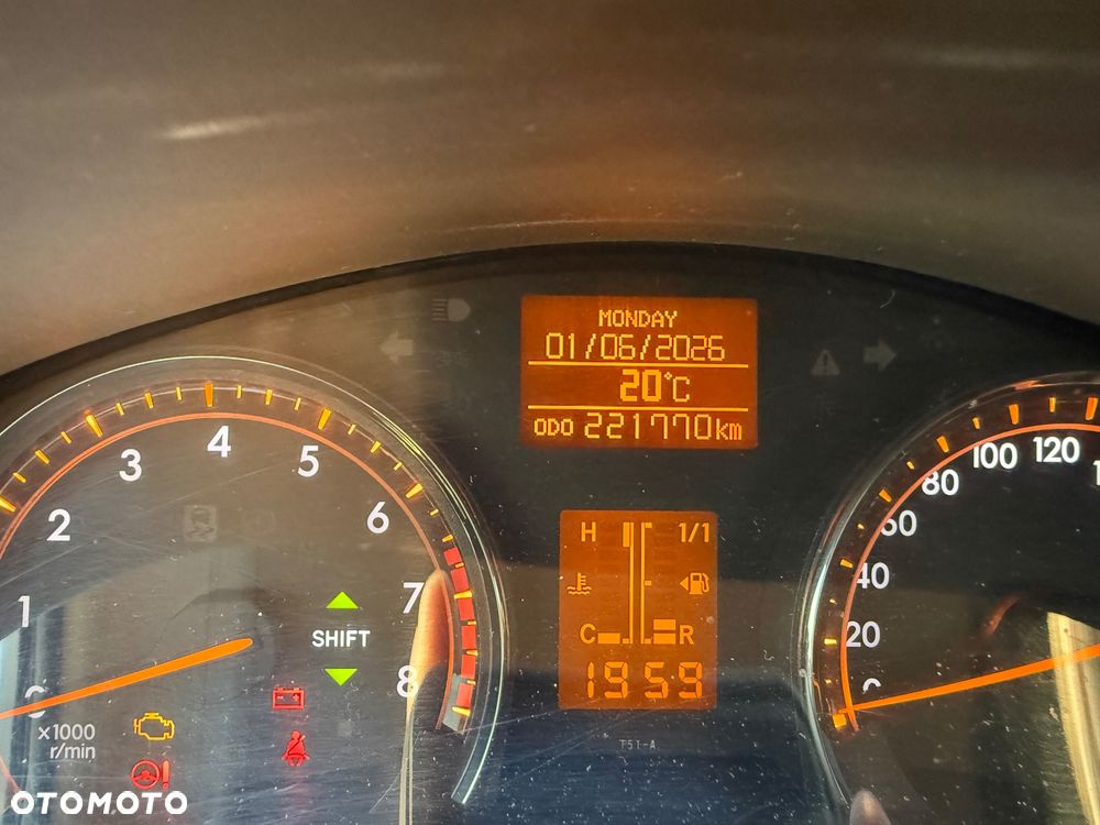 Toyota Avensis 1.8 Sol - 31