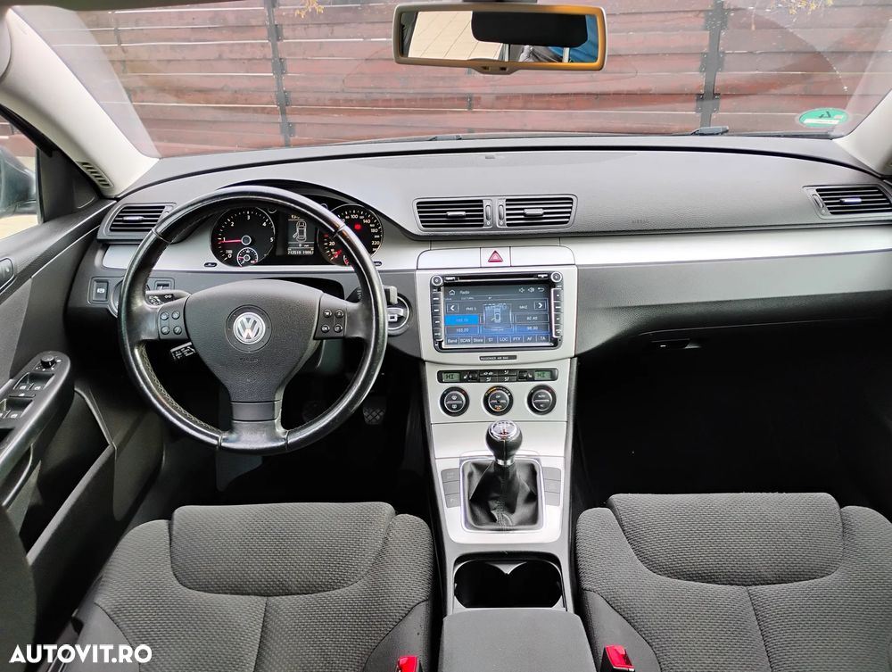 Volkswagen Passat 2.0 TDI DPF BlueMotion Technology Comfortline - 8