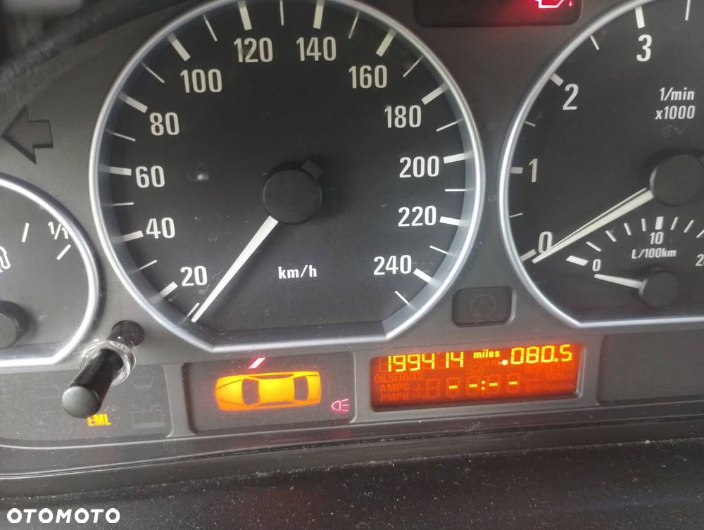 BMW Seria 3 318i - 5