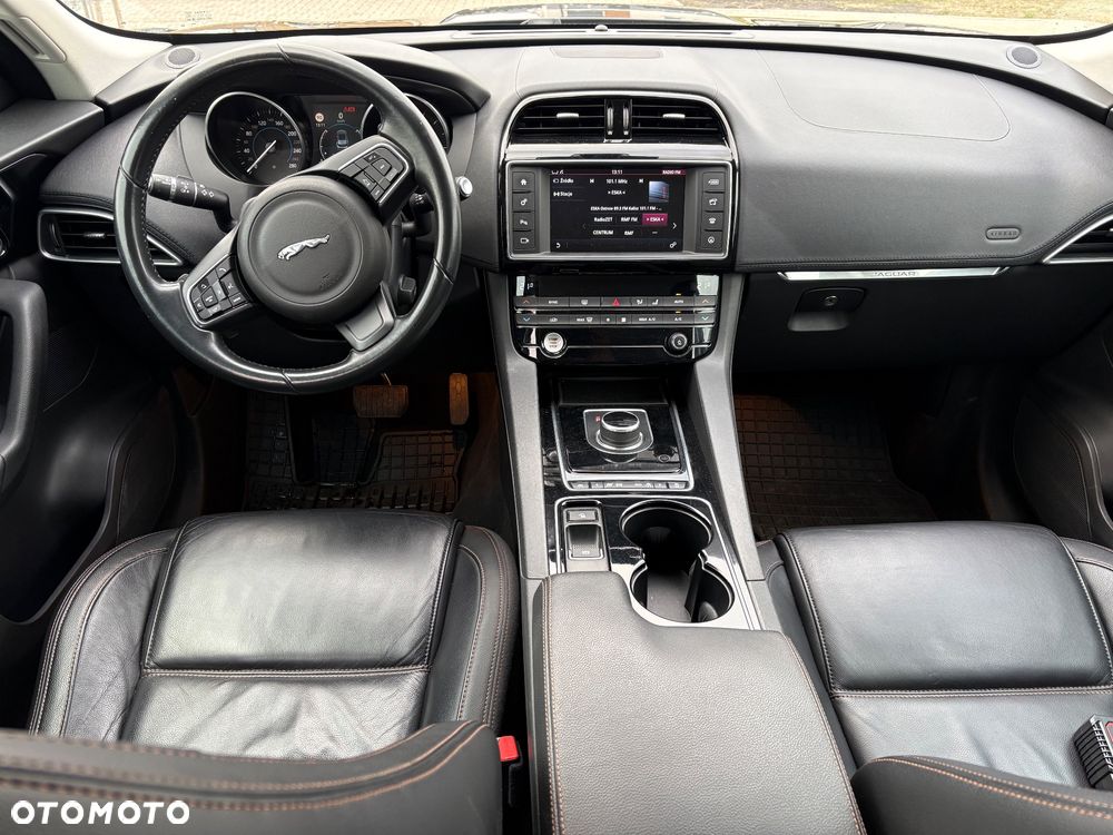 Jaguar F-Pace 20d AWD Prestige - 6