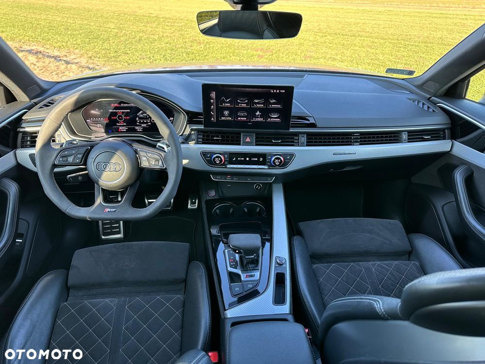 Audi RS4 Avant - 16