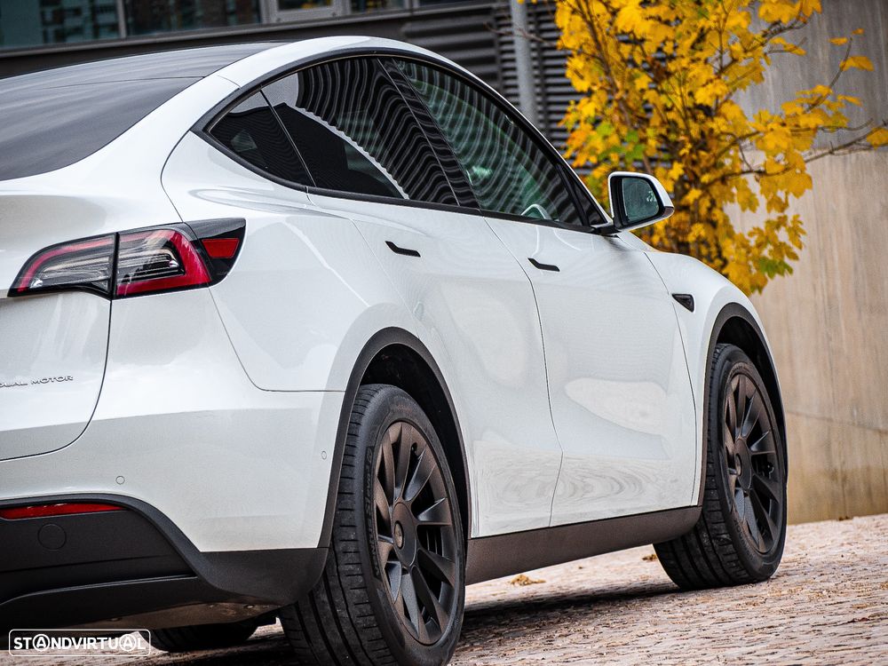 Tesla Model Y Long Range Dual Motor AWD - 22