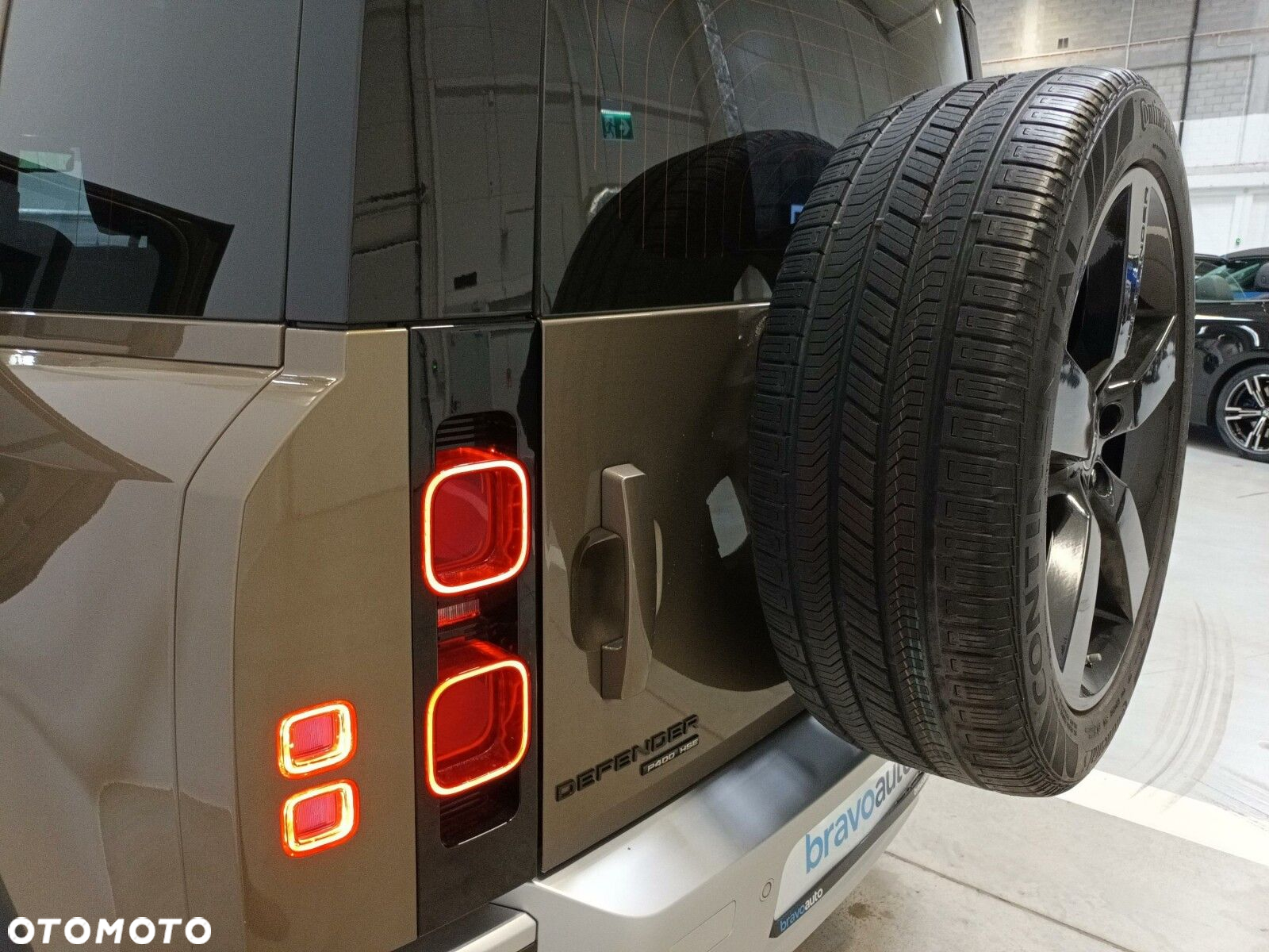 Land Rover Defender - 19