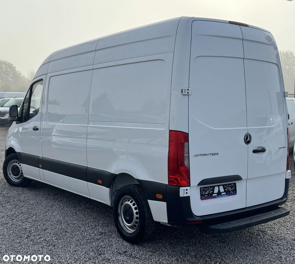 Mercedes-Benz Sprinter - 11