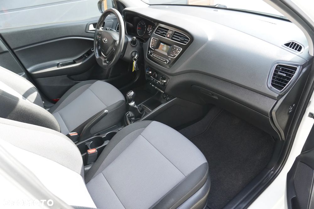 Hyundai i20 blue 1.2 Classic - 9