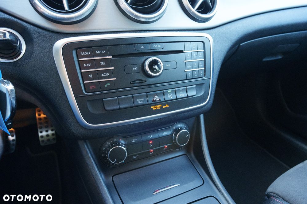 Mercedes-Benz CLA 180 7G-DCT AMG Line - 21