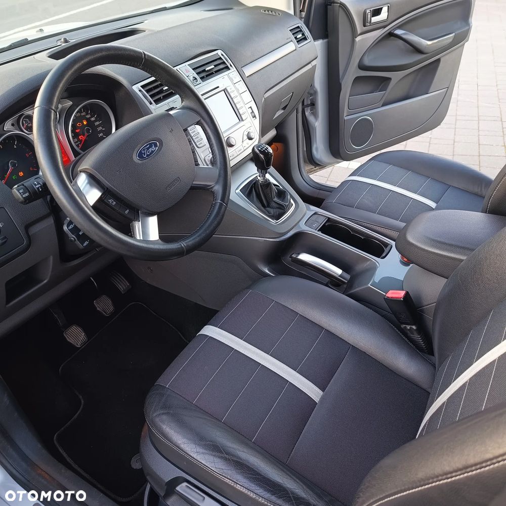 Ford Kuga 2.0 TDCi 2x4 Titanium - 17