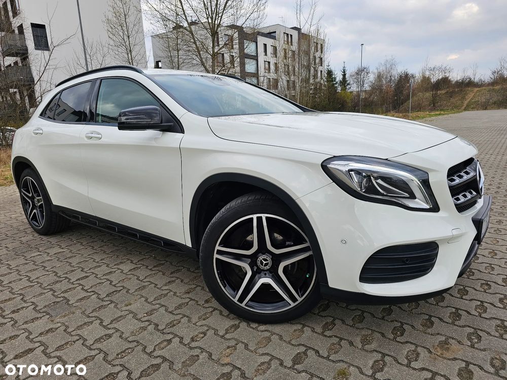 Mercedes-Benz GLA 200 7G-DCT AMG Line - 2
