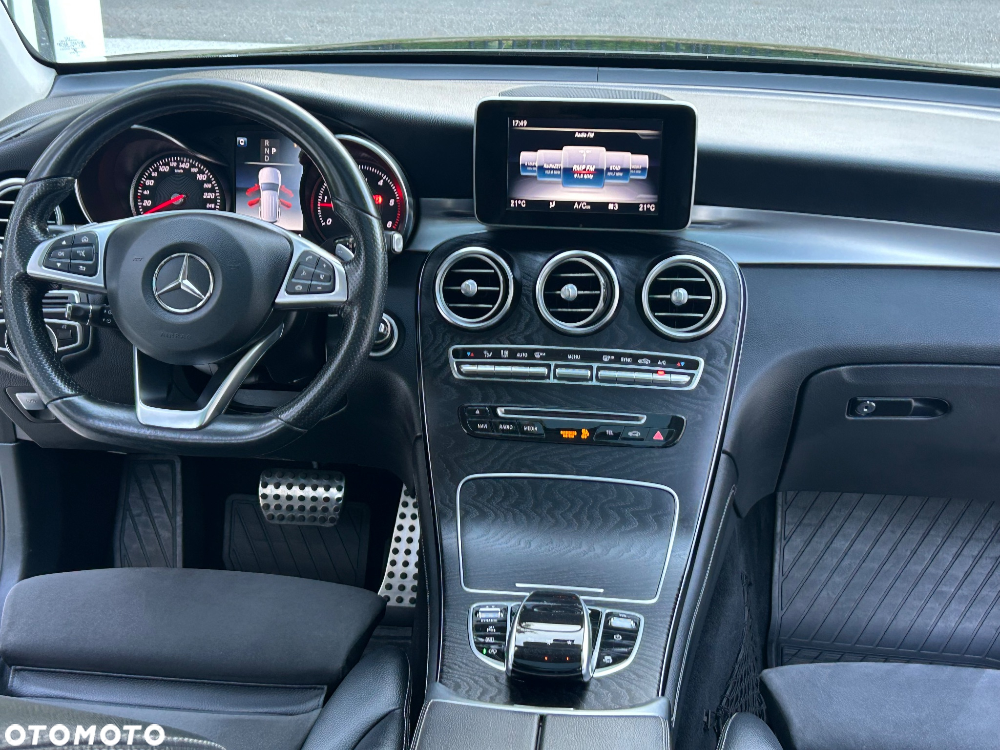 Mercedes-Benz GLC - 24