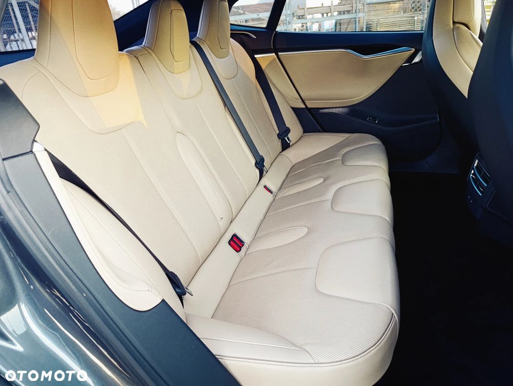 Tesla Model S - 23