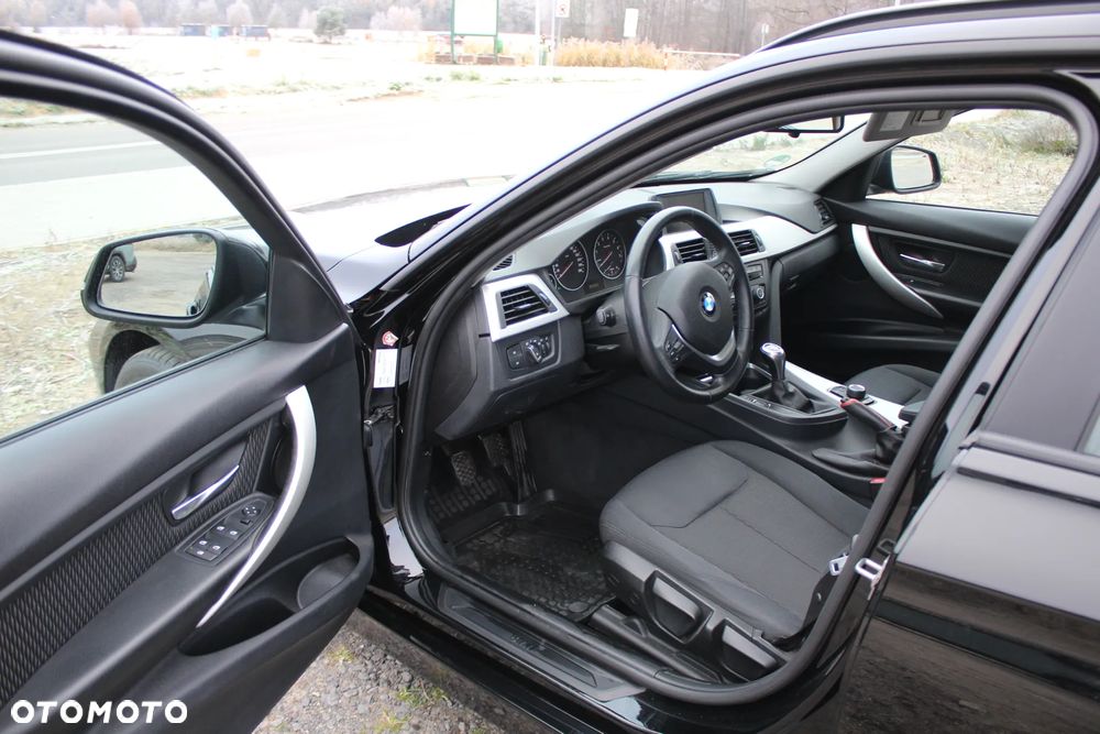 BMW Seria 3 320i - 7