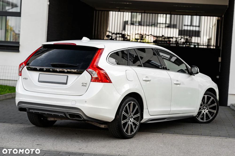 Volvo V60 D4 AWD R-Design Summum - 13