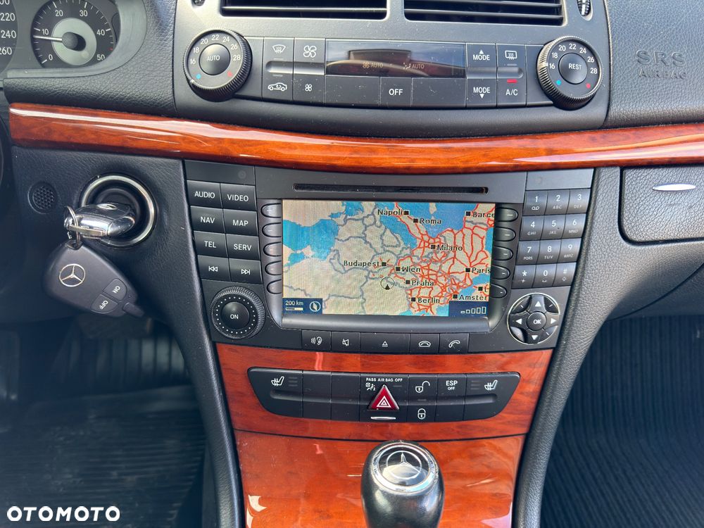 Mercedes-Benz Klasa E 220 CDI Automatik Classic BusinessEDITION - 32
