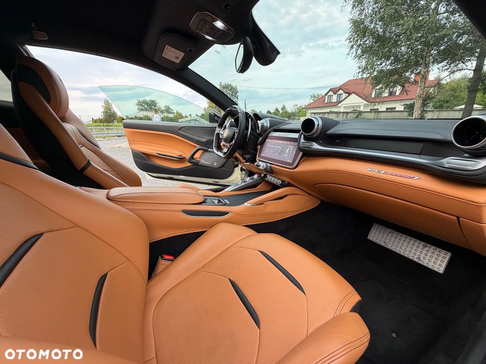 Ferrari GTC4Lusso - 26