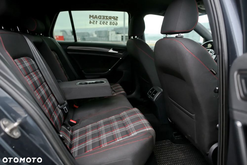 Volkswagen Golf - 23