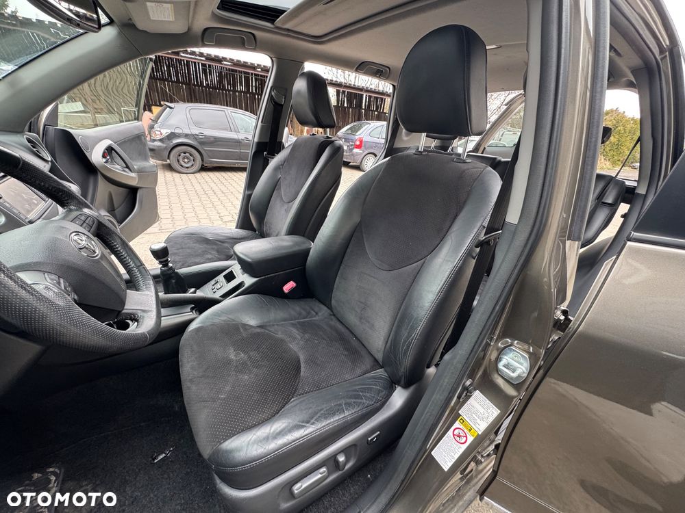 Toyota RAV4 - 16