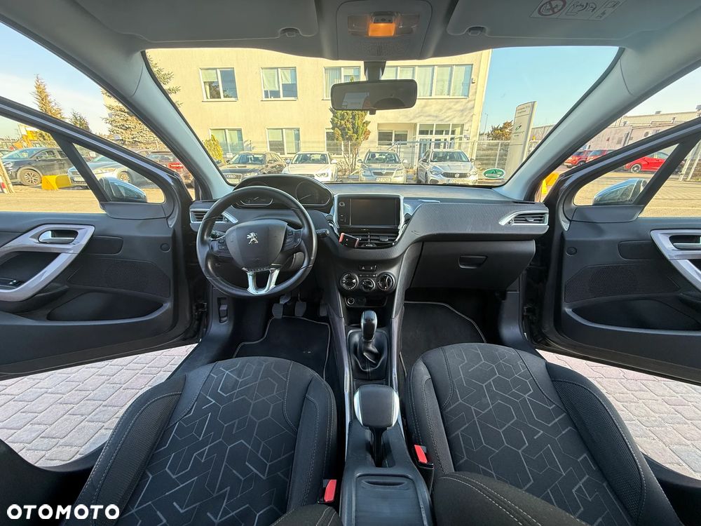 Peugeot 2008 1.2 Pure Tech Style - 18