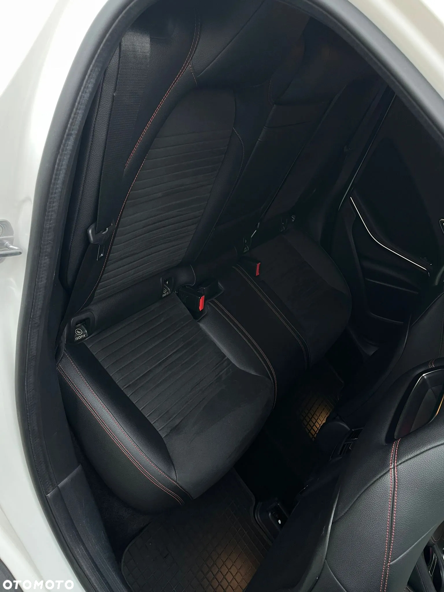 Mercedes-Benz GLA 200 7G-DCT AMG Line - 12