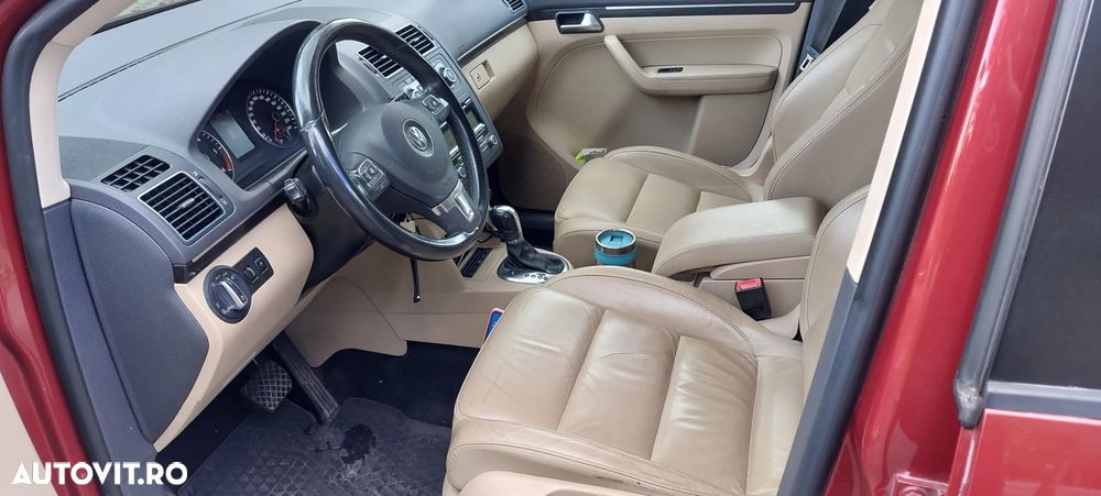 Volkswagen Touran - 10