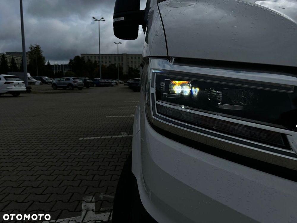 Volkswagen Crafter VOLKSWAGEN Crafter 35 Skrzyniowy z podwójną kabiną silnik: 2,0 l EU6 SCR 177 KM / skrzynia biegów: 4MOTION automatyczna 8-biegowa rozstaw osi: 3640 mm - 28