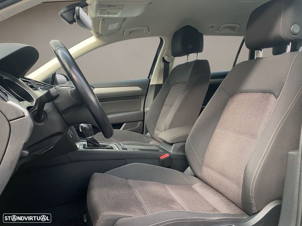VW Passat Variant 1.6 TDI Confortline DSG - 8