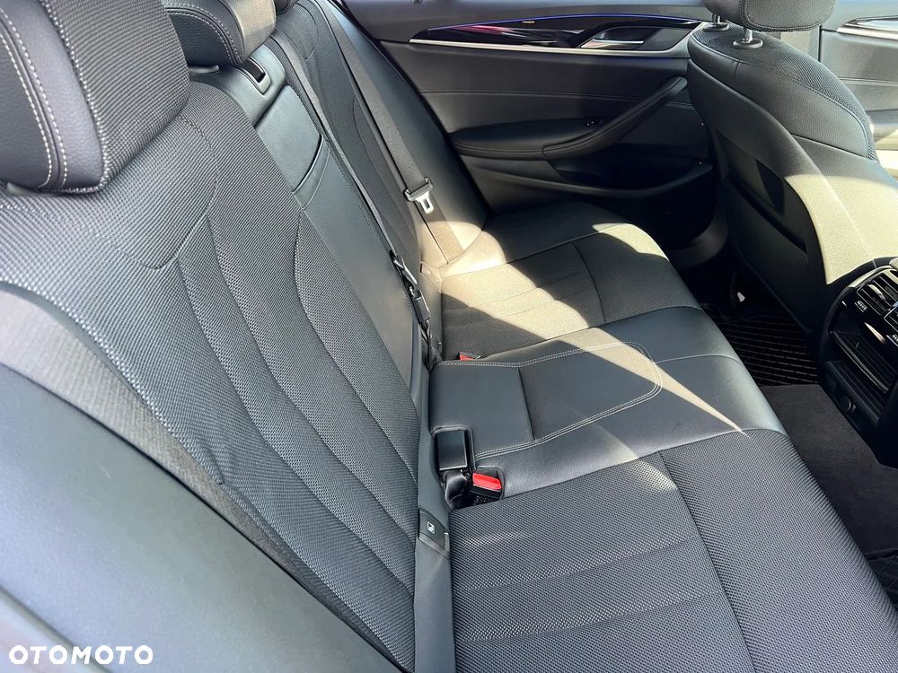 BMW Seria 5 520d Sport Line - 39