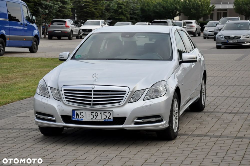 Mercedes-Benz Klasa E 250 CGI BlueEFFICIENCY 7G-TRONIC Elegance - 2