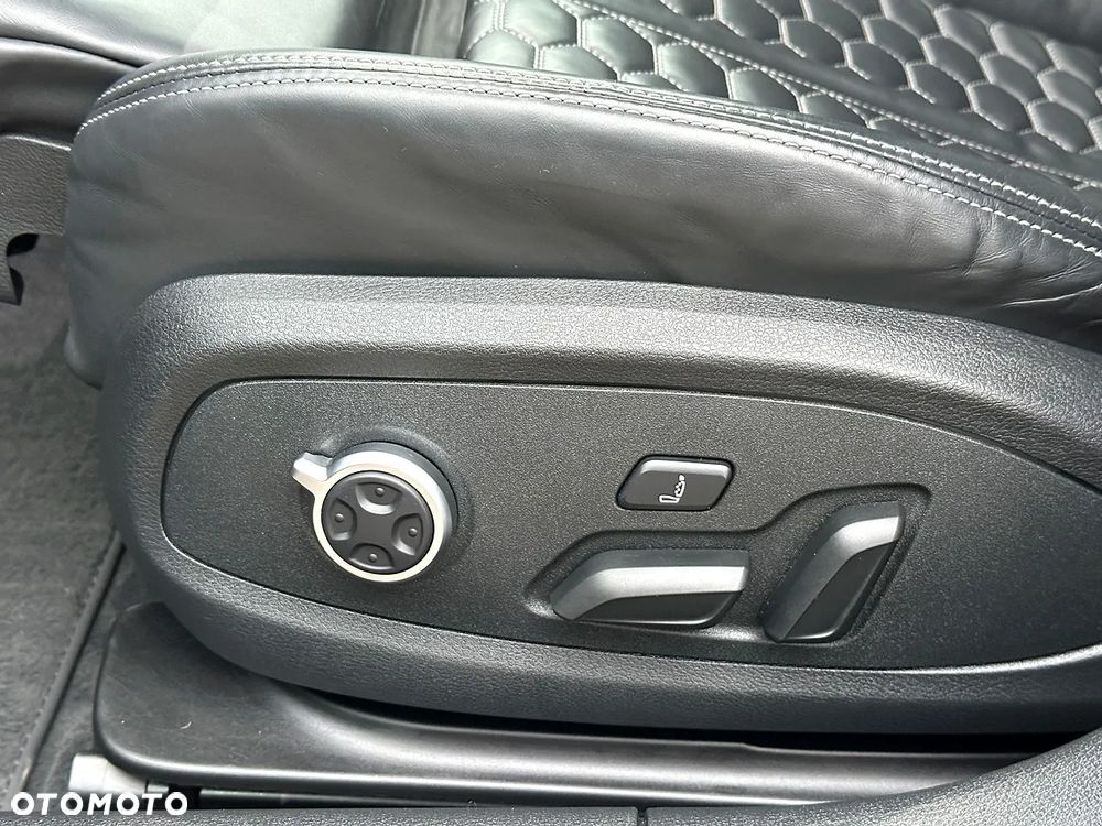 Audi RS4 Limousine - 14