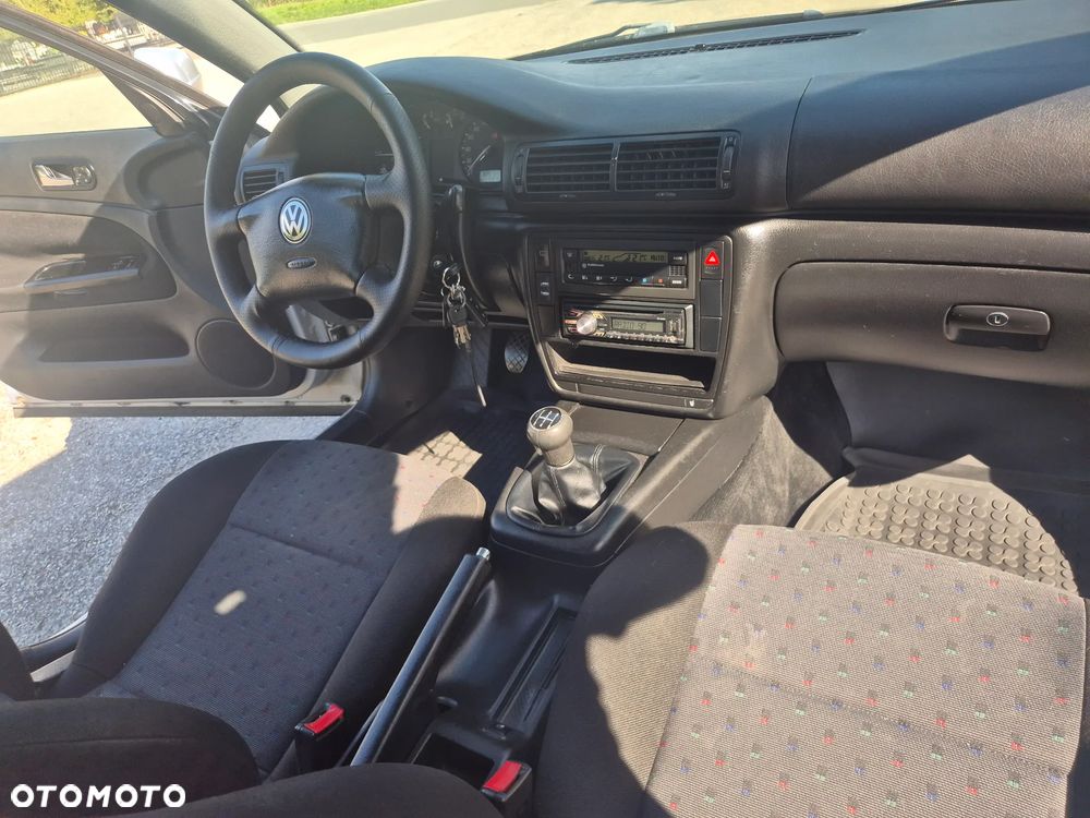 Volkswagen Passat 1.9 TDI GL - 9