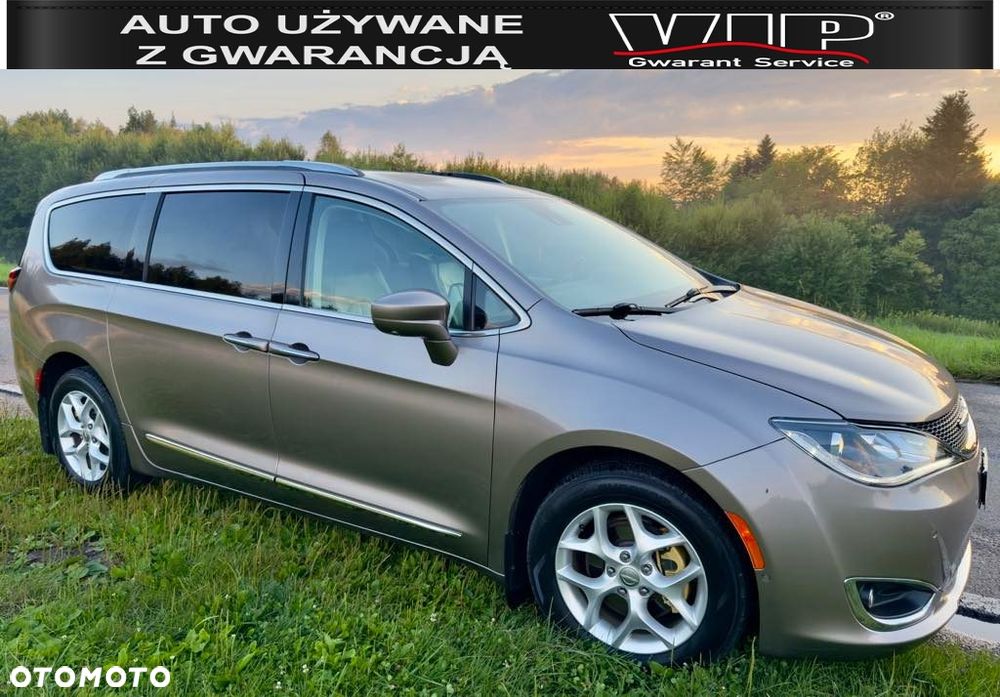 Chrysler Pacifica - 1