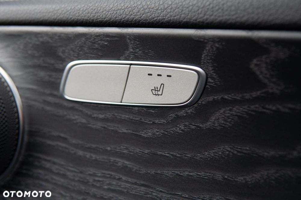 Mercedes-Benz Klasa E 220 d 4Matic 9G-TRONIC AMG Line - 32