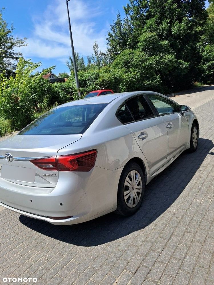 Toyota Avensis - 5