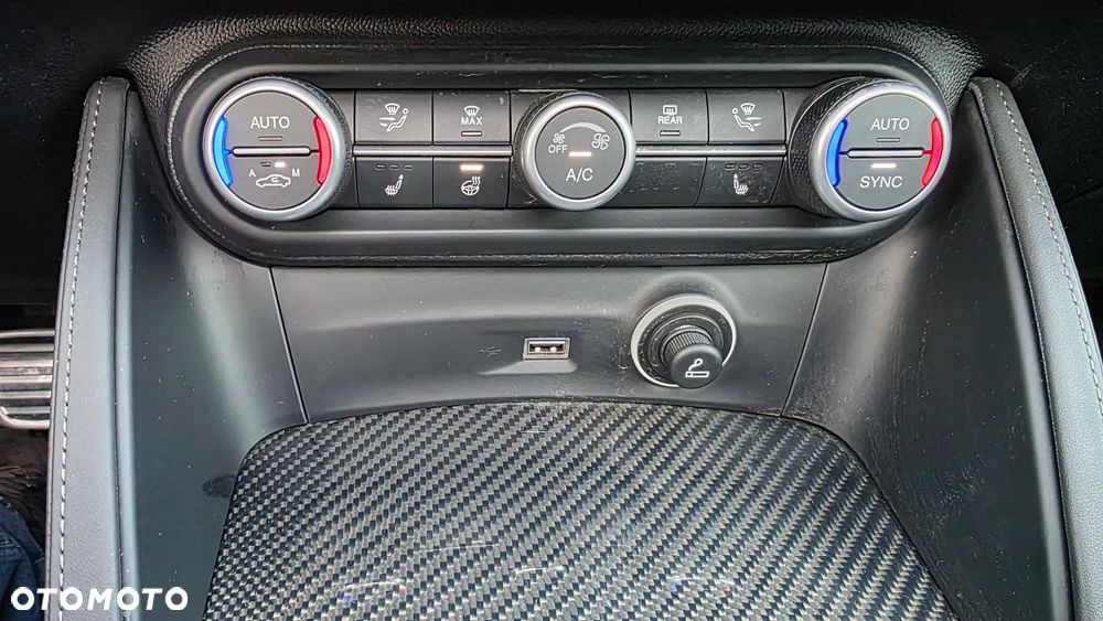 Alfa Romeo Stelvio - 36
