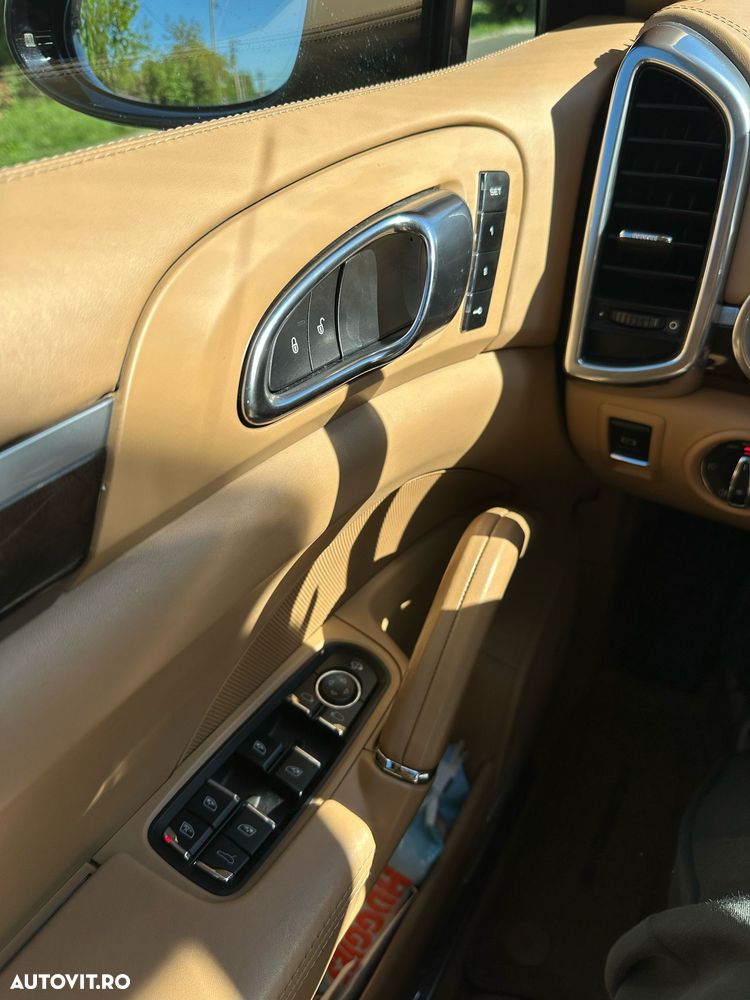 Porsche Cayenne 3.0 L - 10