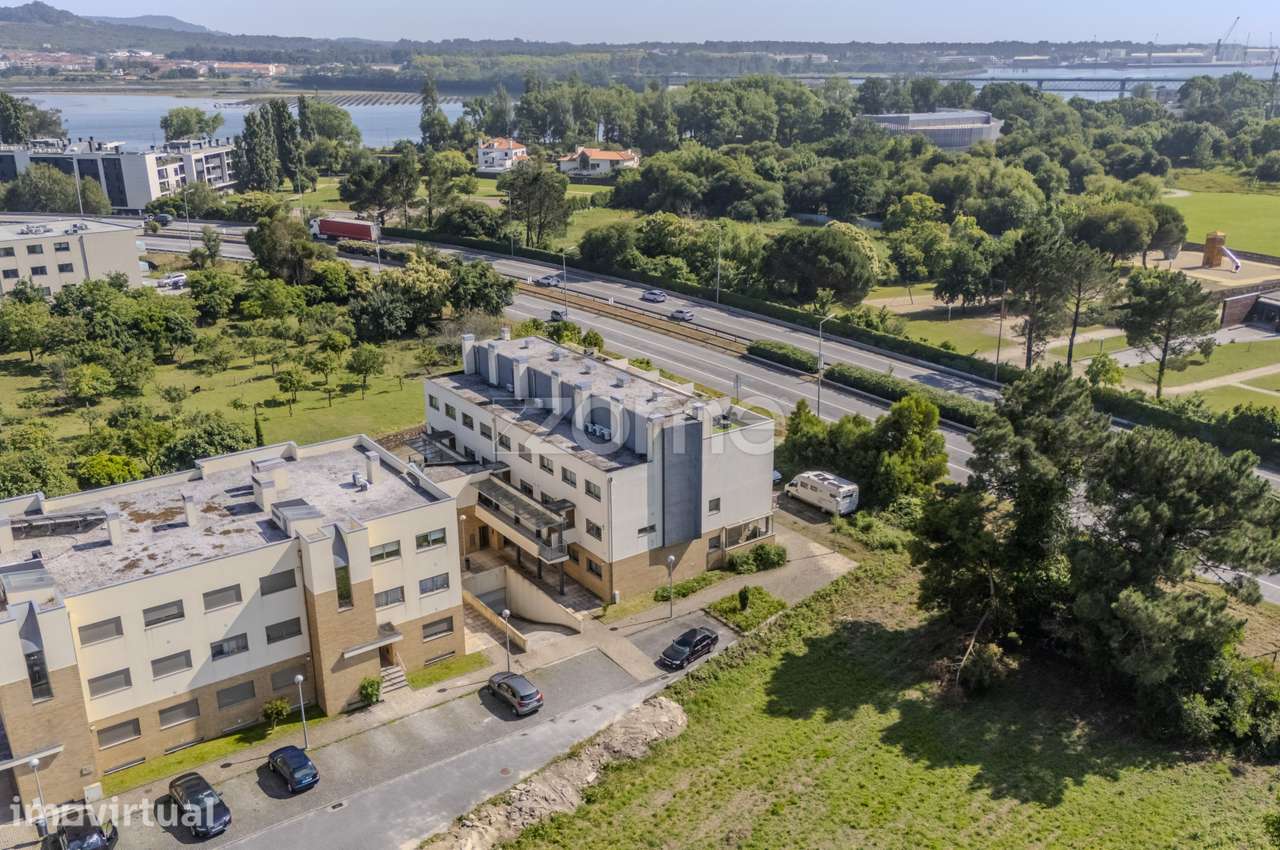 Apartamento T3 com 2 Garagens - Meadela - Grande imagem: 2/39